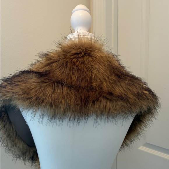 Fur Collar Stole - Picture 3 of 3